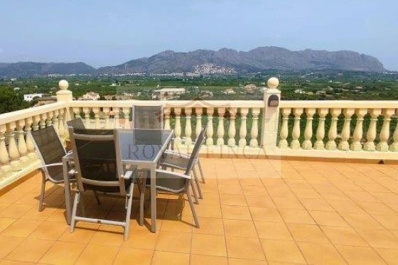 Sale - Chalet -
Benidoleig - Costa Blanca 