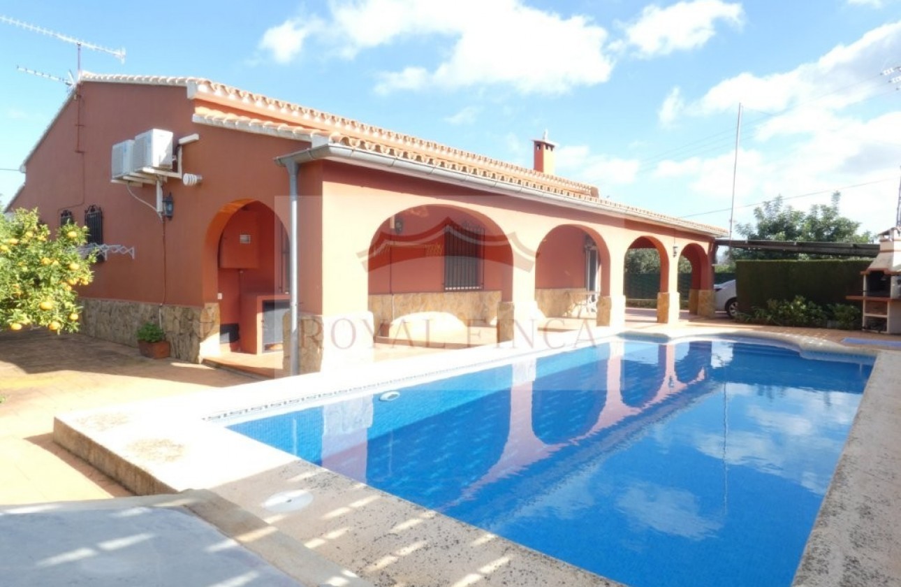 Sale - Chalet -
Pedreguer