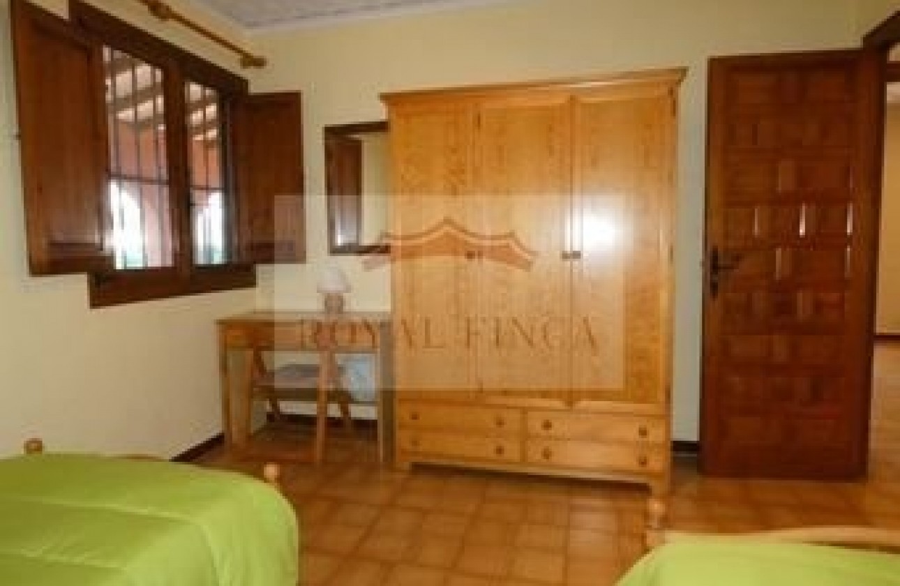 Sale - Chalet -
Pedreguer