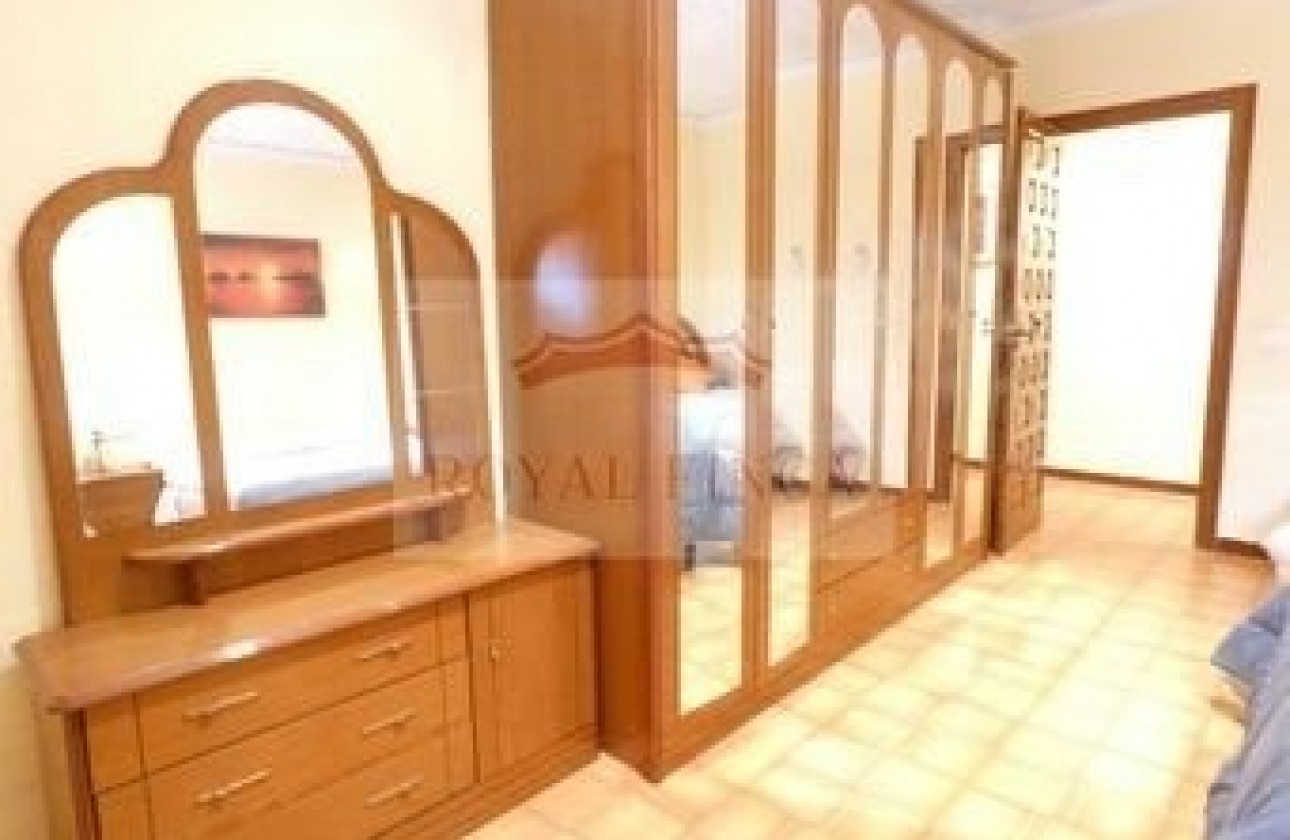 Sale - Chalet -
Pedreguer