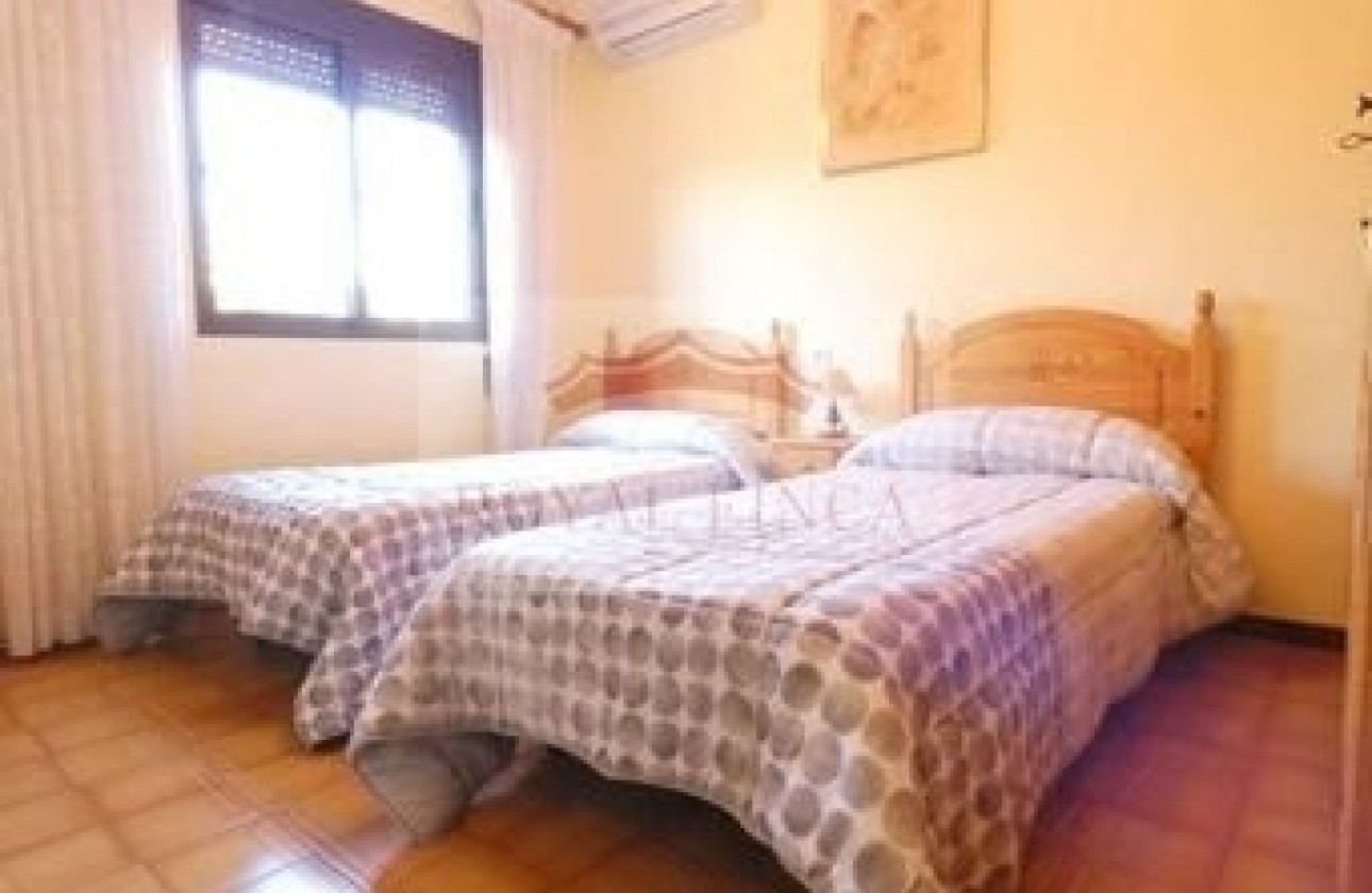 Sale - Chalet -
Pedreguer