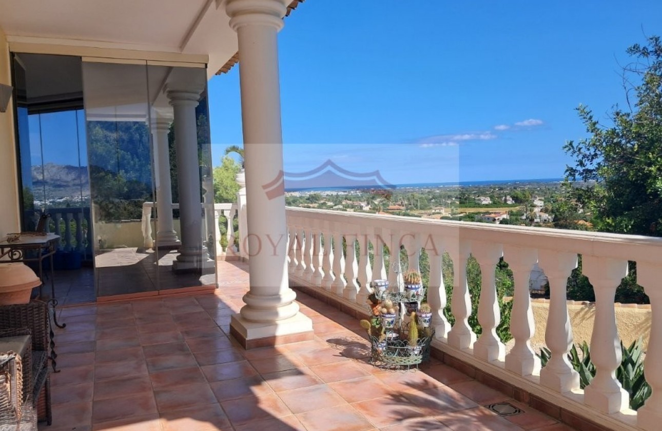 Sale - Chalet -
Pedreguer