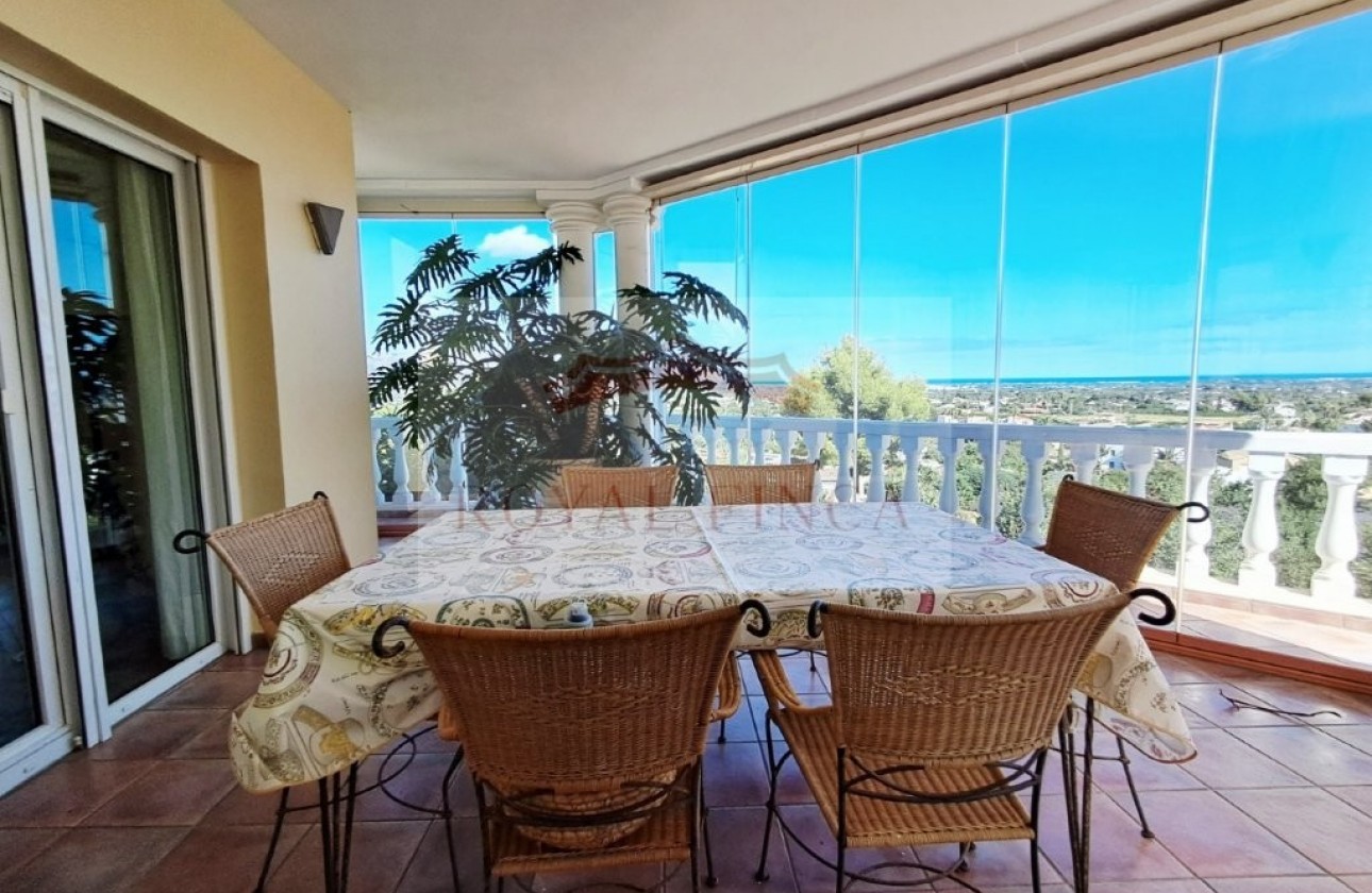 Sale - Chalet -
Pedreguer