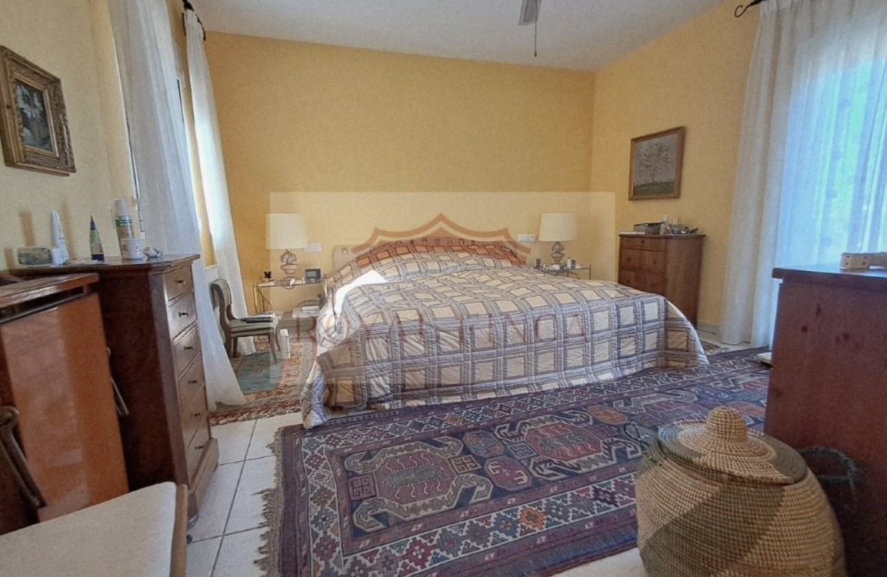 Sale - Chalet -
Pedreguer