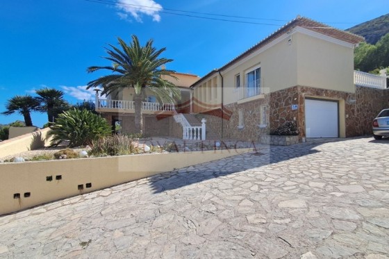 Sale - Chalet -
Pedreguer