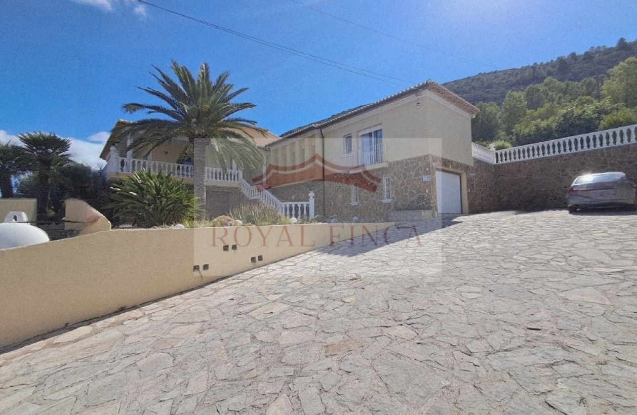 Sale - Chalet -
Pedreguer