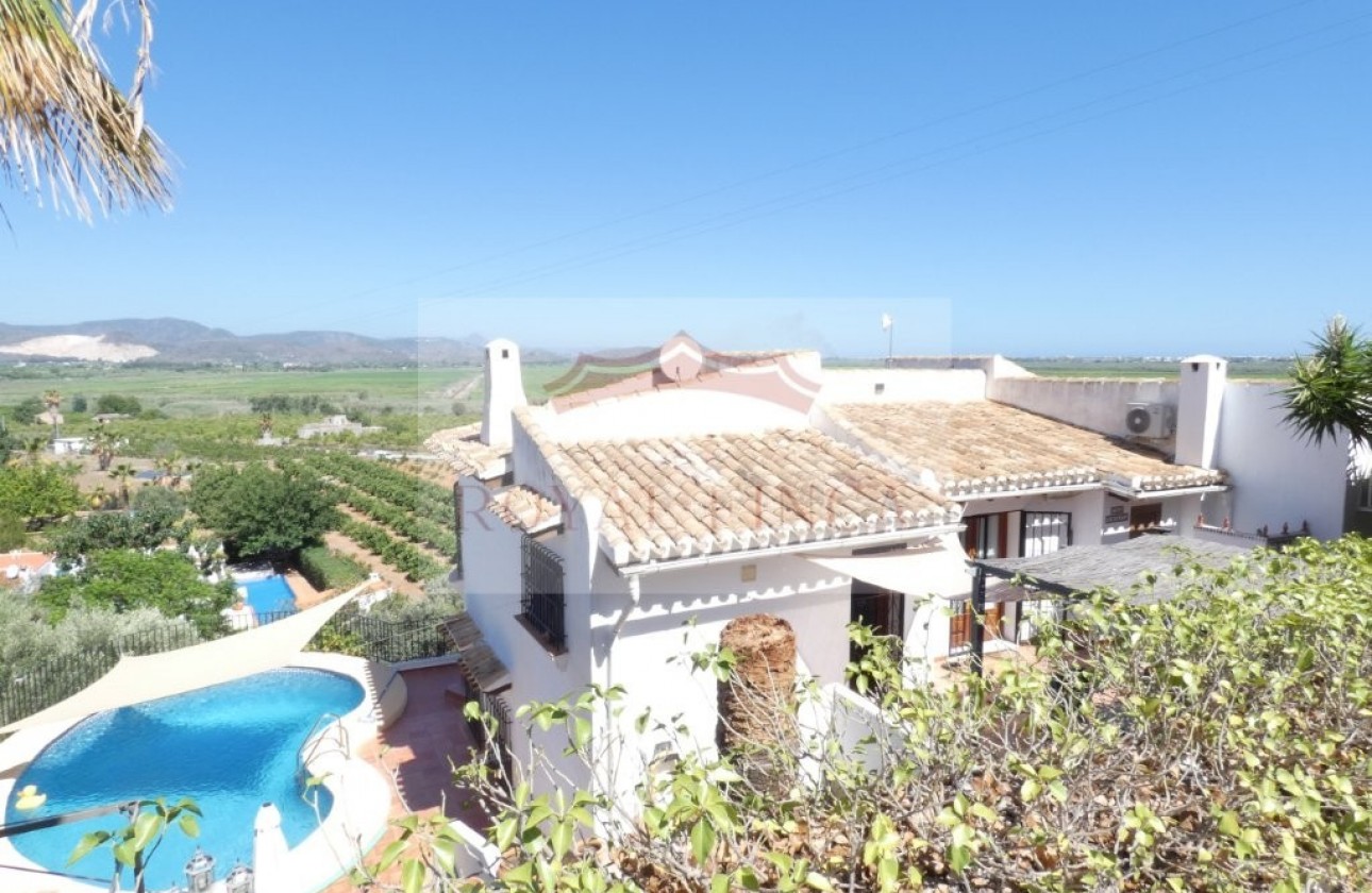 Sale - Villa / Semi semi-detached -
Denia - Devesses - Monte Pego