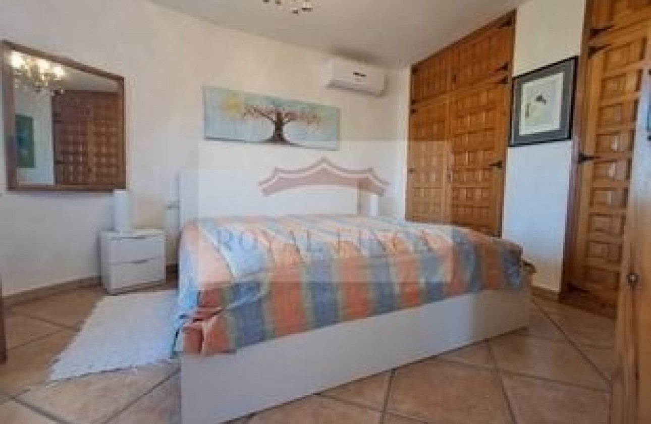 Sale - Villa / Semi semi-detached -
Denia - Devesses - Monte Pego