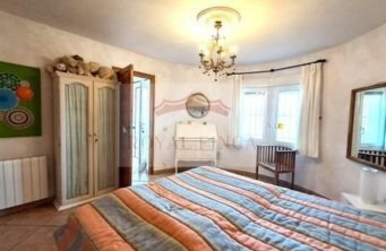 Sale - Villa / Semi semi-detached -
Denia - Devesses - Monte Pego