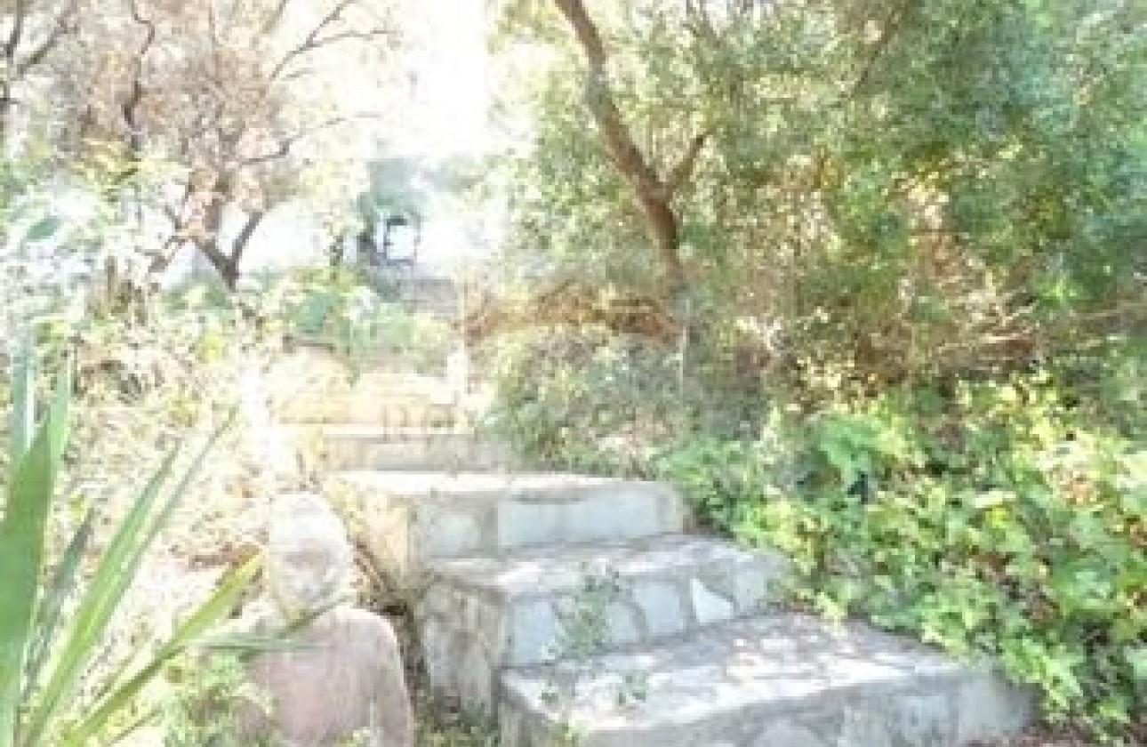 Sale - Villa / Semi semi-detached -
Denia - Devesses - Monte Pego