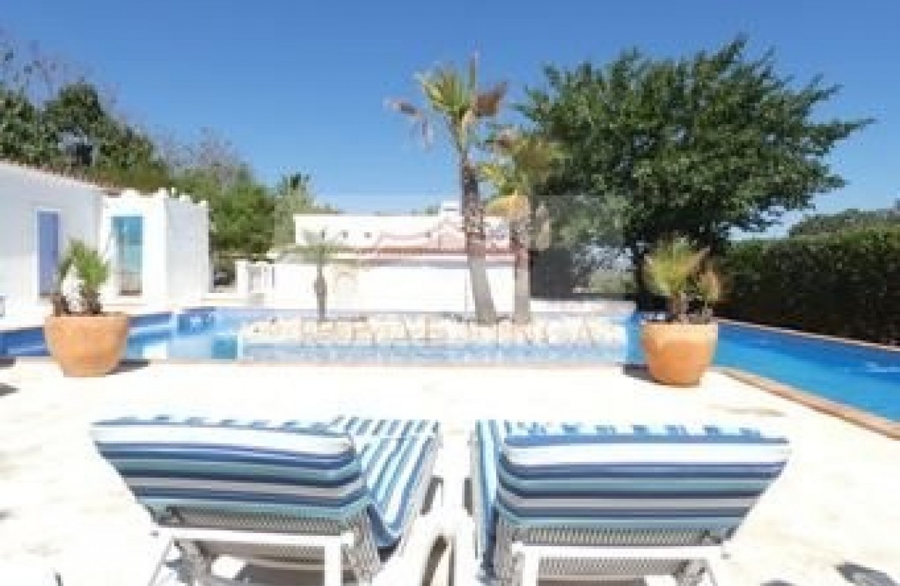 Sale - Villa / Semi semi-detached -
Denia - Devesses - Monte Pego