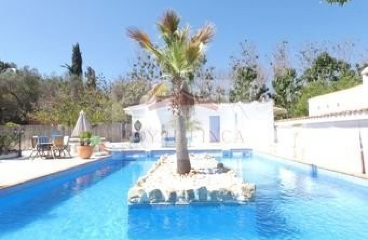 Sale - Villa / Semi semi-detached -
Denia - Devesses - Monte Pego