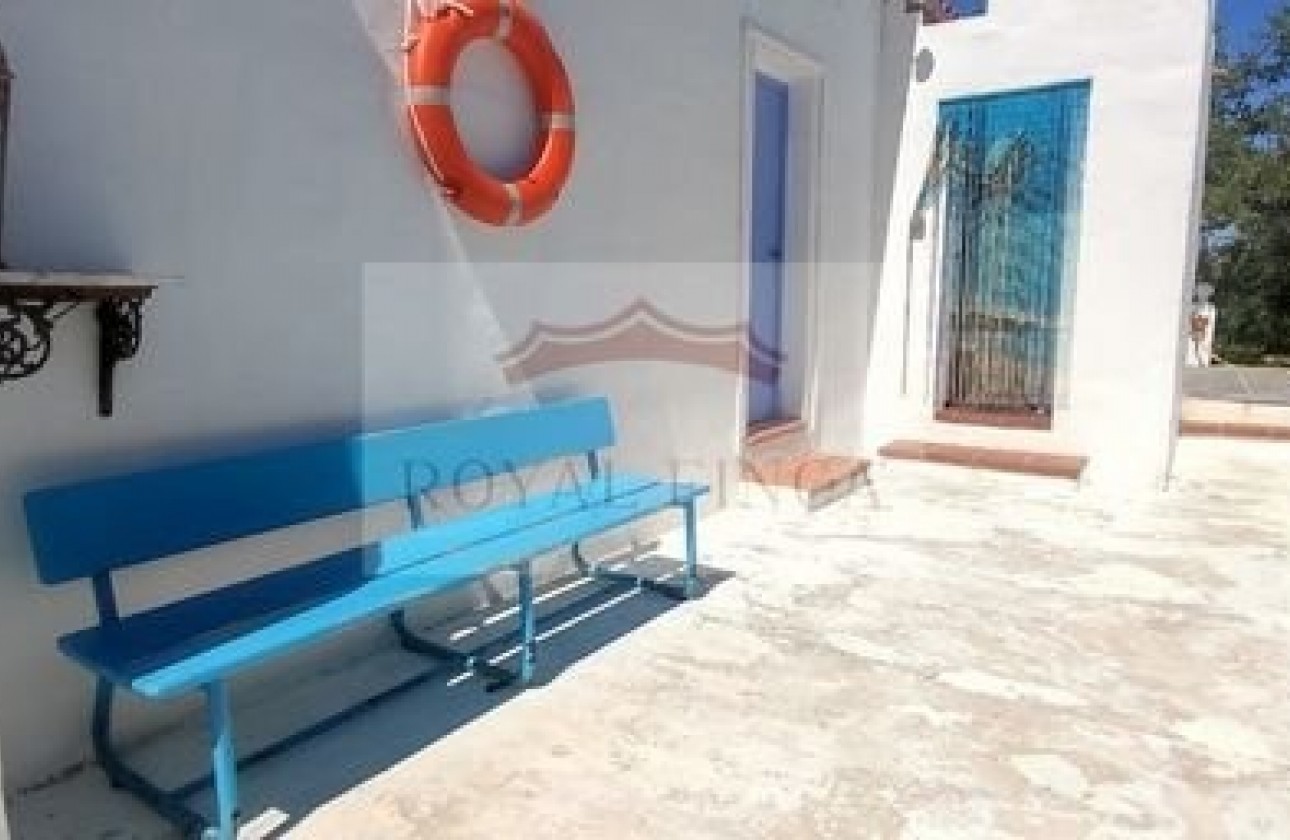 Sale - Villa / Semi semi-detached -
Denia - Devesses - Monte Pego
