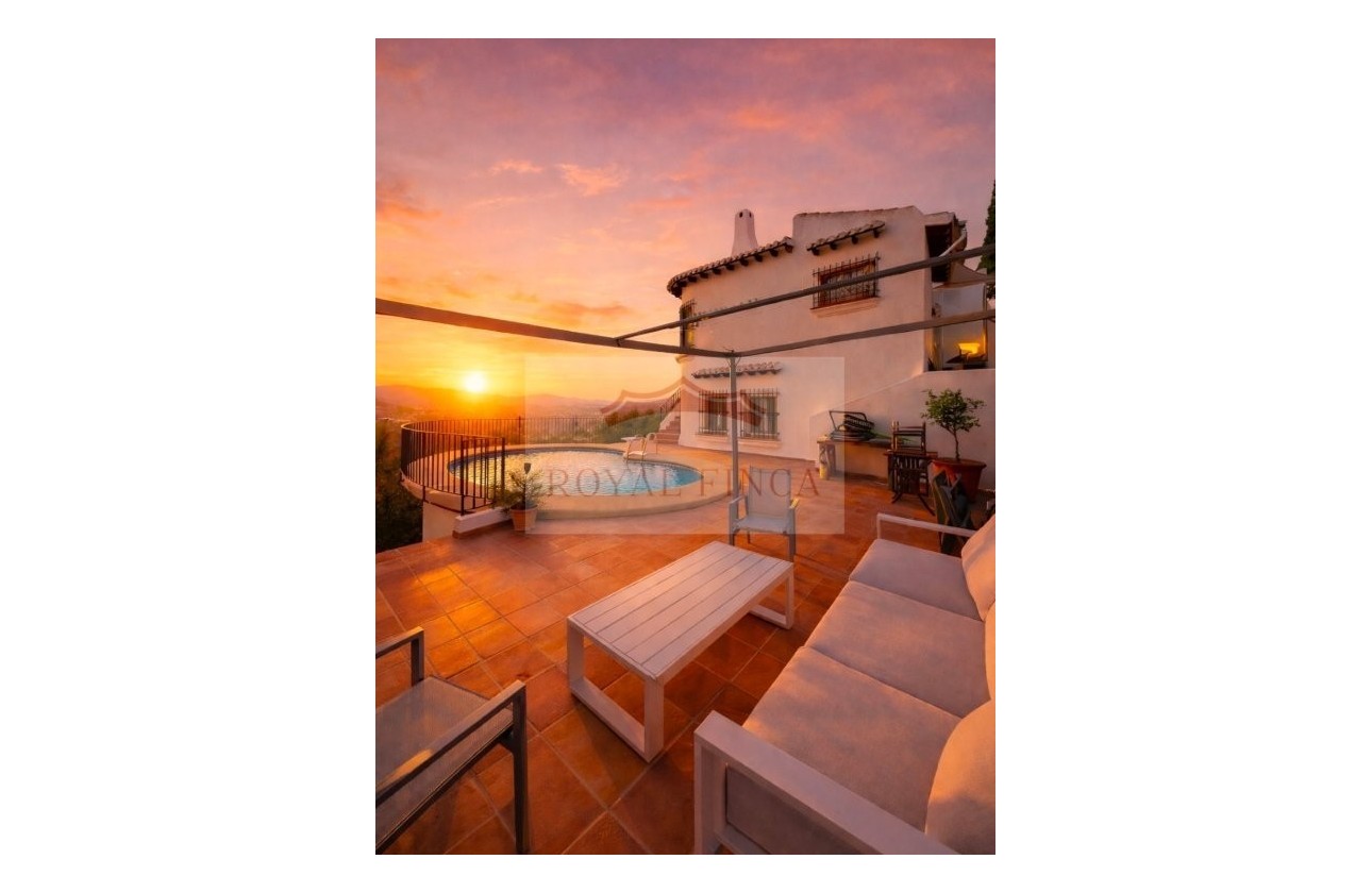 Sale - Villa / Semi semi-detached -
Denia - Devesses - Monte Pego