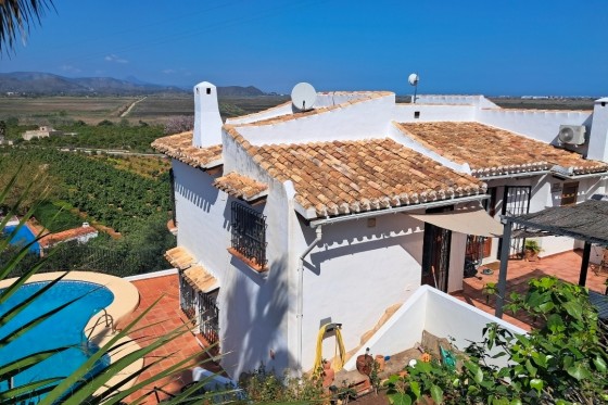 Sale - Villa / Semi semi-detached -
Denia - Devesses - Monte Pego