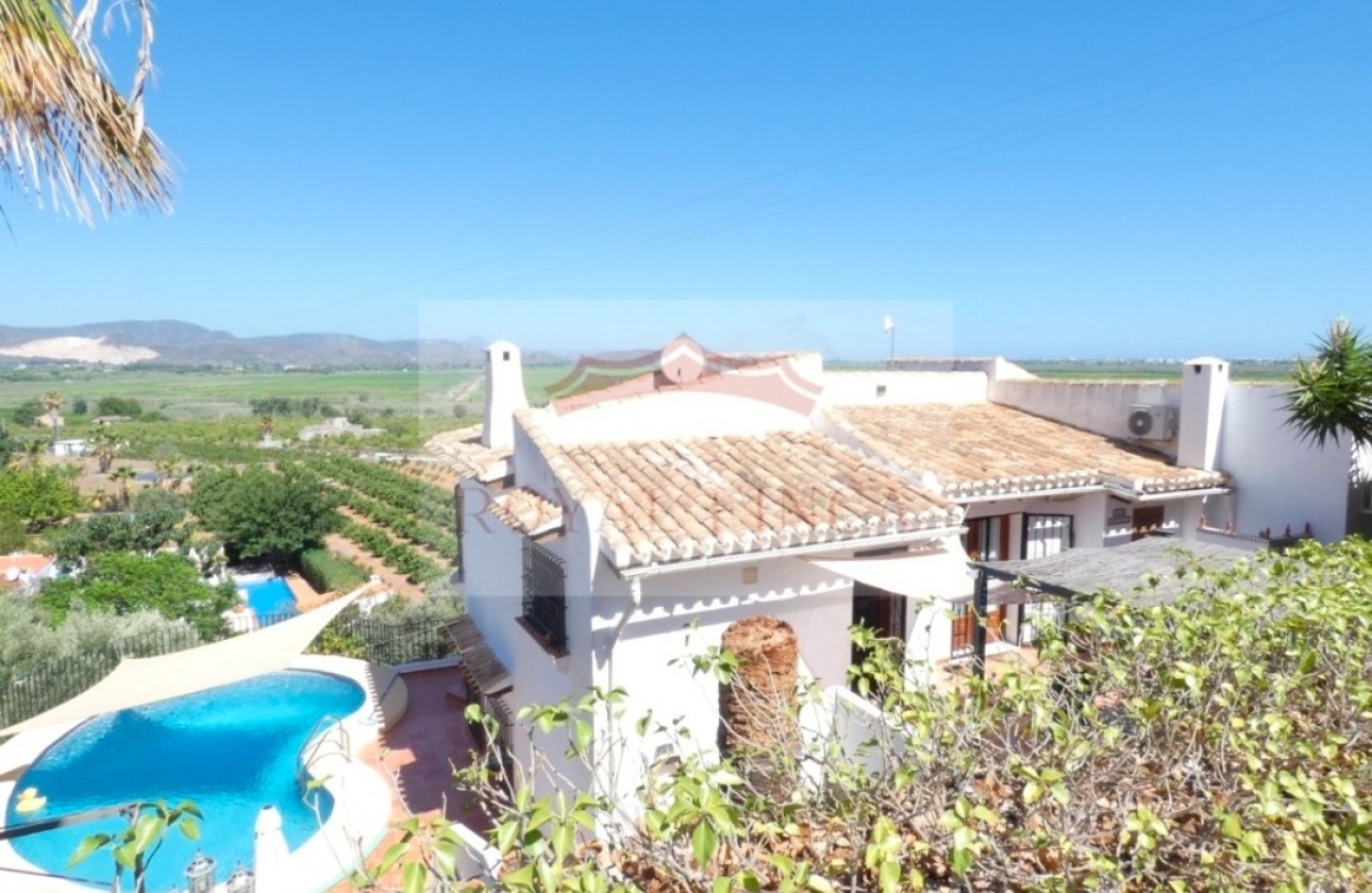 Sale - Villa / Semi semi-detached -
Denia - Devesses - Monte Pego